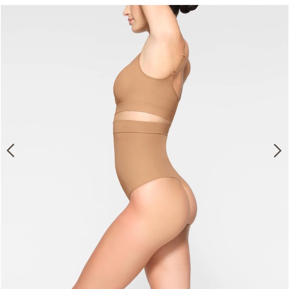 NWT SKIMS Thong - Picture 2 of 3